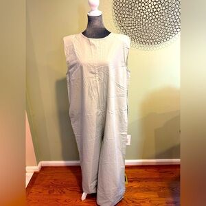 Uoozee gray Linen jump suit. With pockets and shoulder pads. Size Large